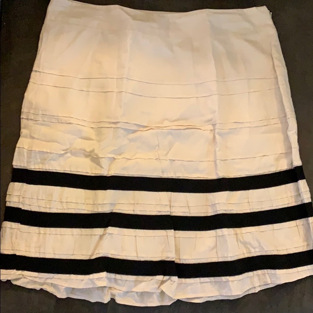 LOFT size 10 tan and black skirt.
